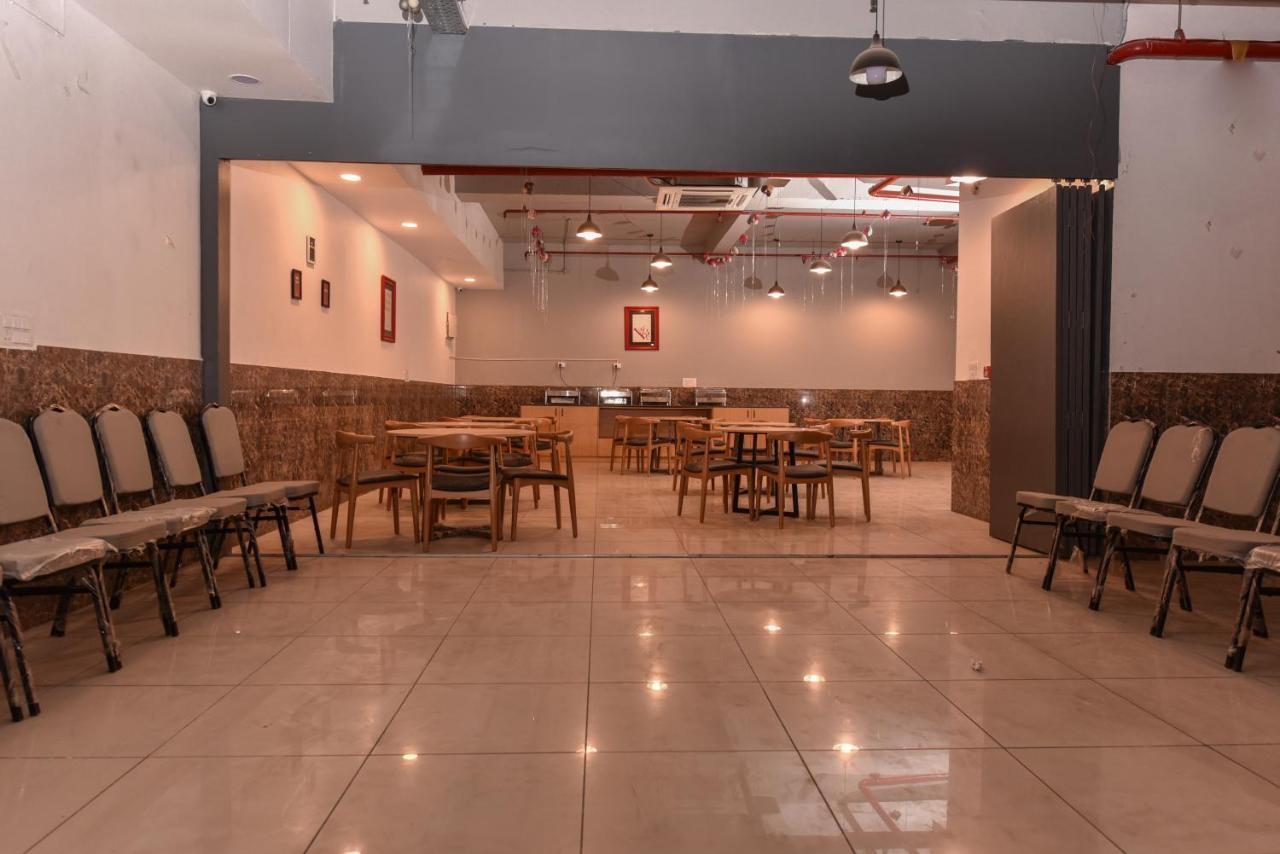 Hotel Red Saffron New Delhi Exterior photo
