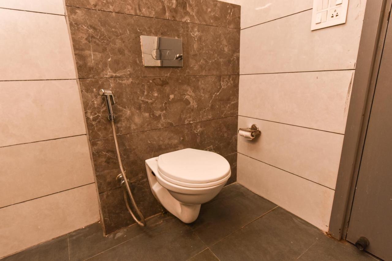 Hotel Red Saffron New Delhi Exterior photo